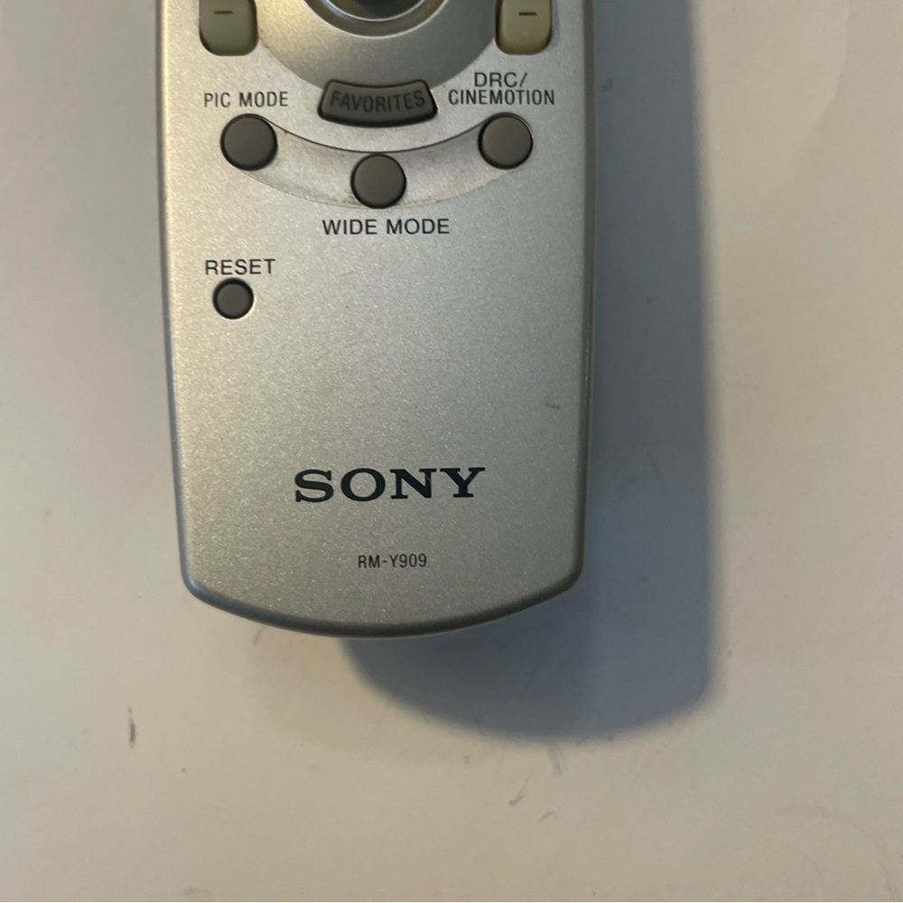 Sony Remote Control Rm Y909‎ - Picture 2 of 4